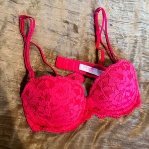 Red Victoria’s Secret push up bra